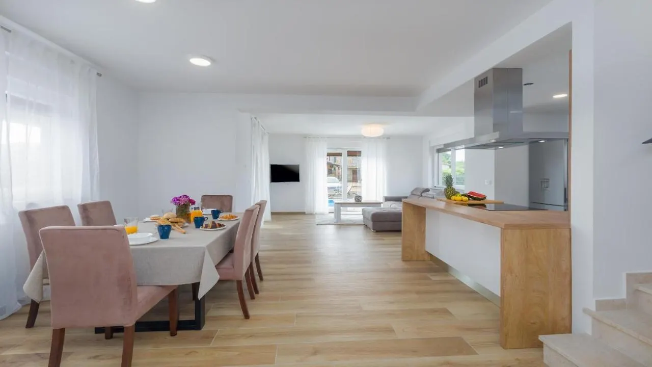 Villa Alcove With Breathtaking Sea View And Private Pool Brtonigla